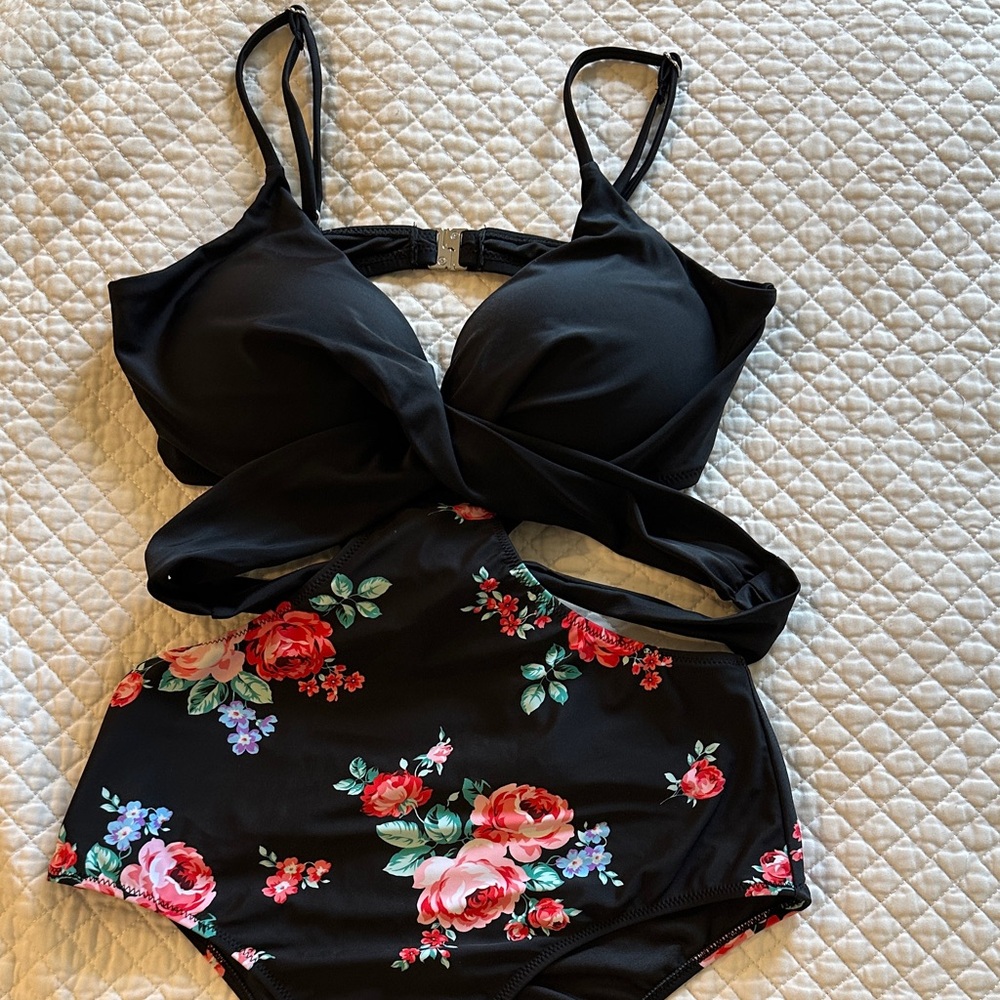 Women’s swim suit